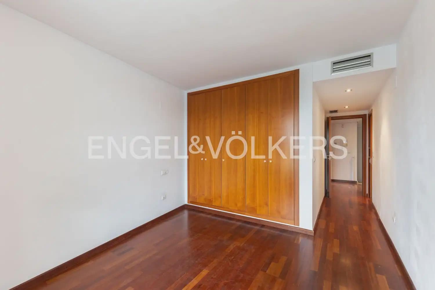 4 Zimmer Apartment zu verkaufen in Valencia Stadt mit Pool Garage - 670.000 € (Ref: 9898343)