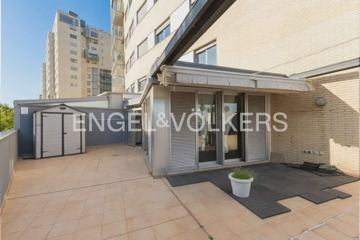 4 Zimmer Apartment zu verkaufen in Valencia Stadt mit Pool Garage - 670.000 € (Ref: 9898343)