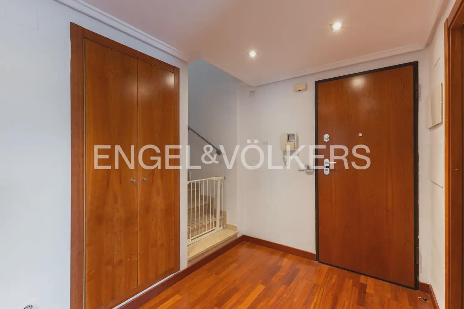 4 Zimmer Apartment zu verkaufen in Valencia Stadt mit Pool Garage - 670.000 € (Ref: 9898343)