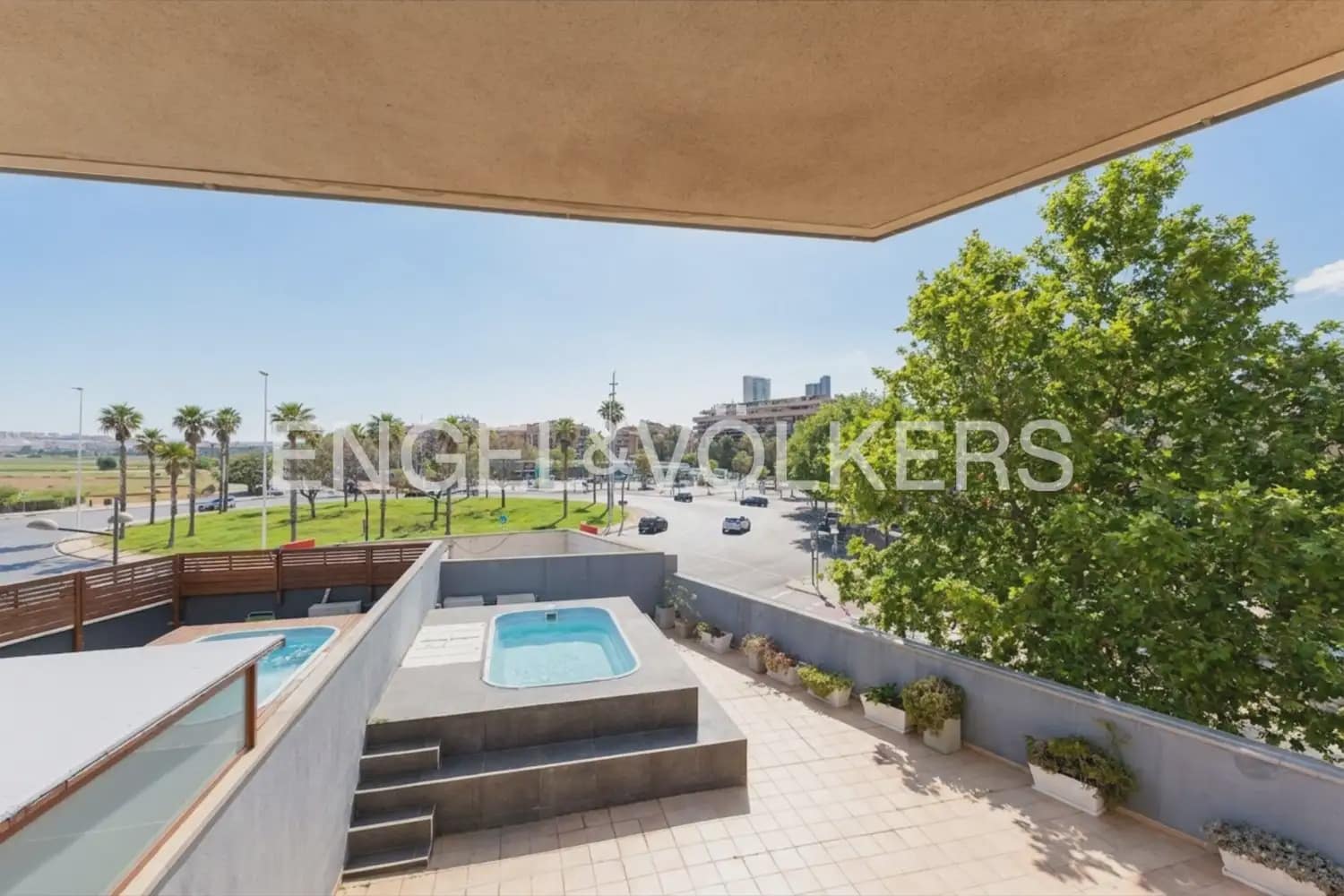 4 Zimmer Apartment zu verkaufen in Valencia Stadt mit Pool Garage - 670.000 € (Ref: 9898343)