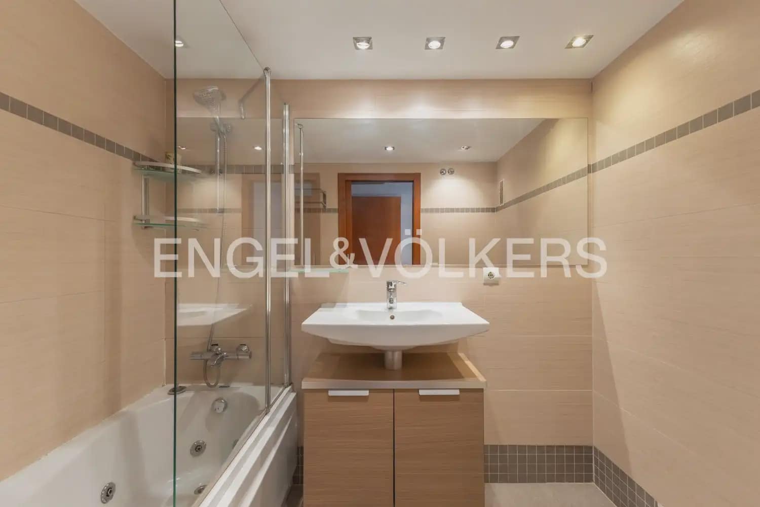 4 Zimmer Apartment zu verkaufen in Valencia Stadt mit Pool Garage - 670.000 € (Ref: 9898343)