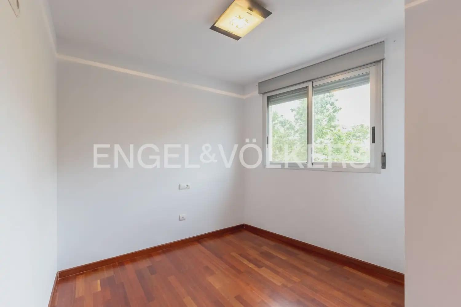 4 Zimmer Apartment zu verkaufen in Valencia Stadt mit Pool Garage - 670.000 € (Ref: 9898343)