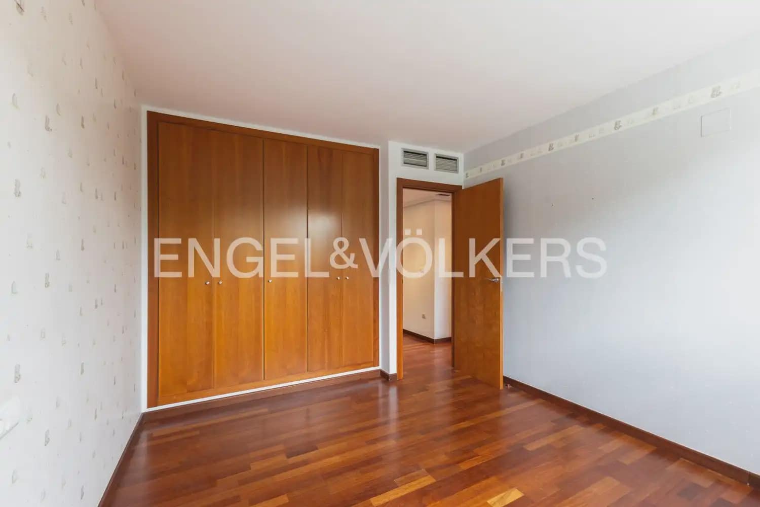 4 Zimmer Apartment zu verkaufen in Valencia Stadt mit Pool Garage - 670.000 € (Ref: 9898343)
