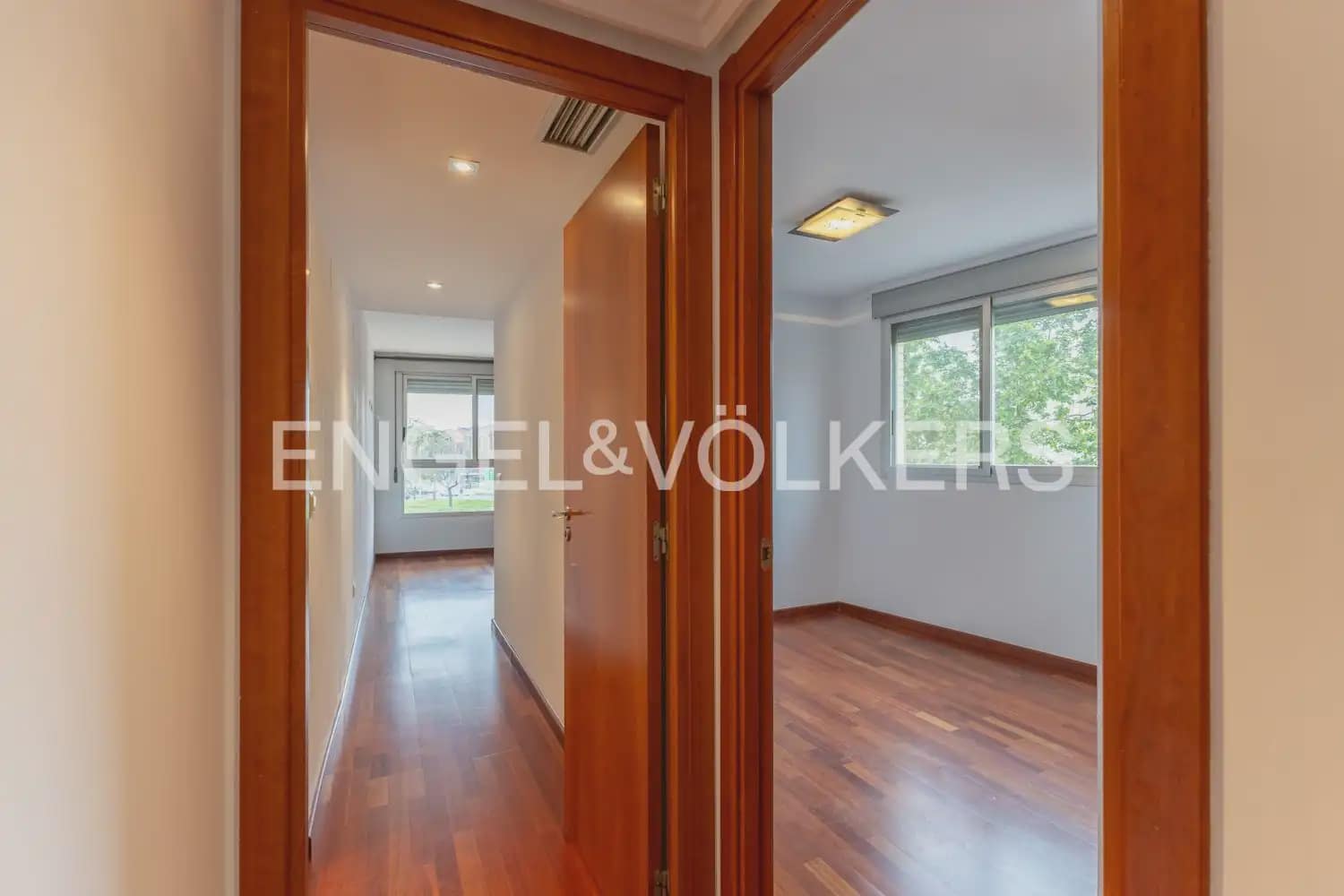 4 Zimmer Apartment zu verkaufen in Valencia Stadt mit Pool Garage - 670.000 € (Ref: 9898343)