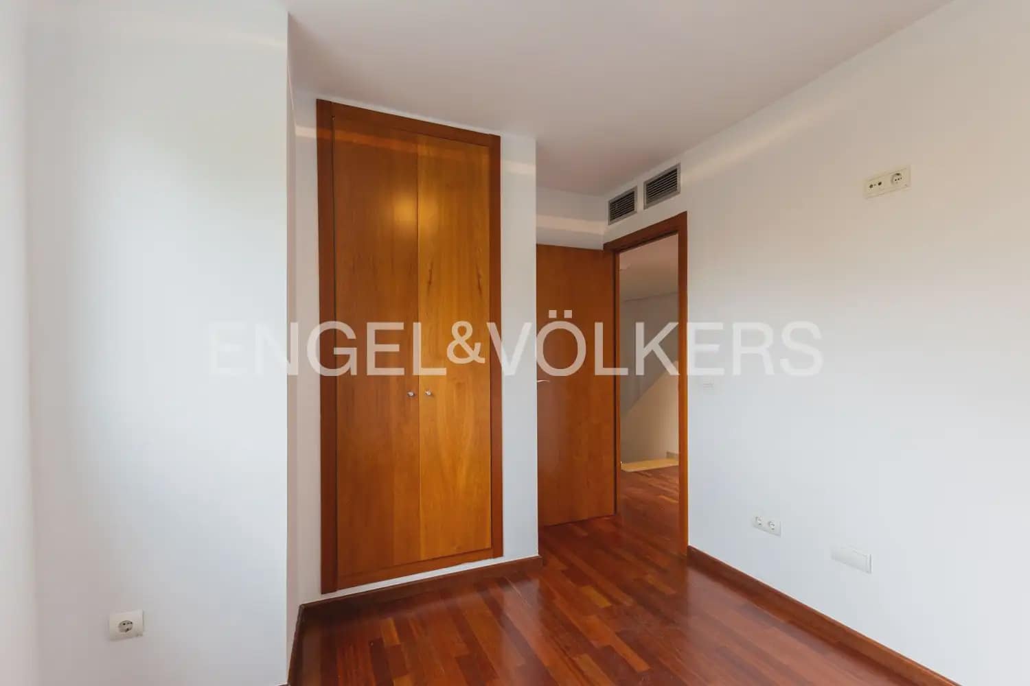 4 Zimmer Apartment zu verkaufen in Valencia Stadt mit Pool Garage - 670.000 € (Ref: 9898343)