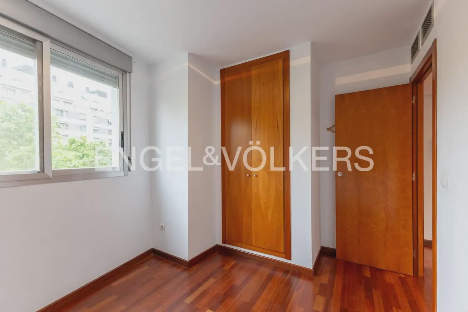 4 Zimmer Apartment zu verkaufen in Valencia Stadt mit Pool Garage - 670.000 € (Ref: 9898343)