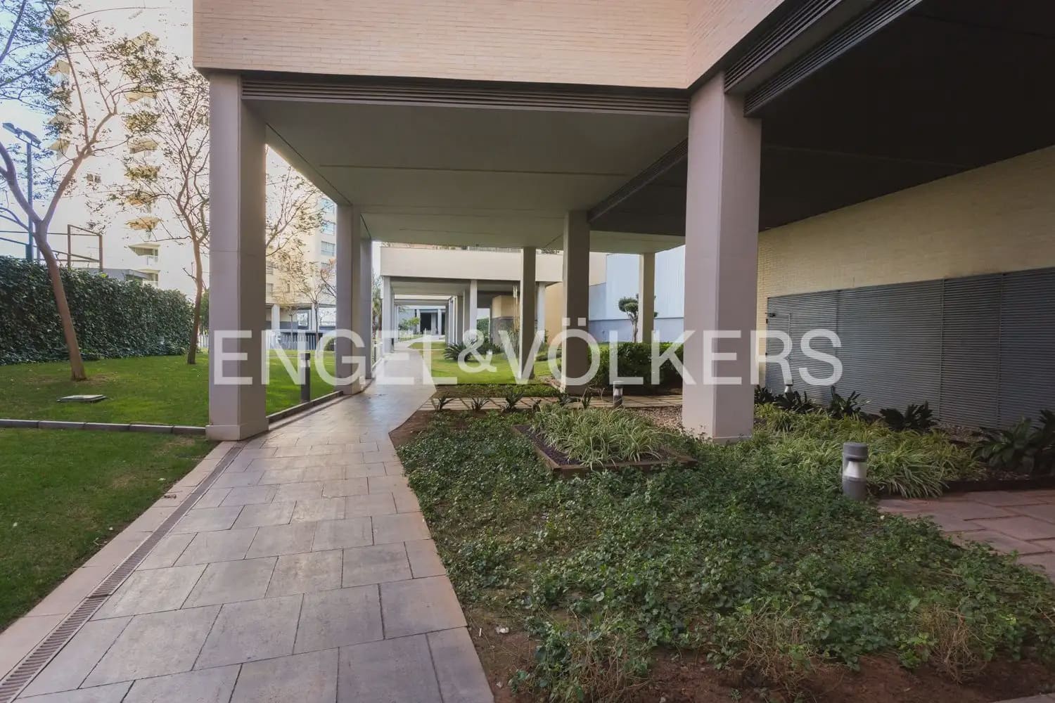 4 Zimmer Apartment zu verkaufen in Valencia Stadt mit Pool Garage - 670.000 € (Ref: 9898343)