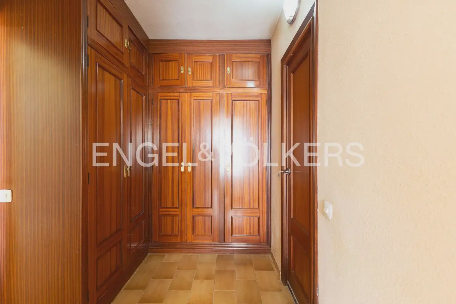 5 bedroom Villa for rent in Cullera with garage - € 2,000 (Ref: 9898344)