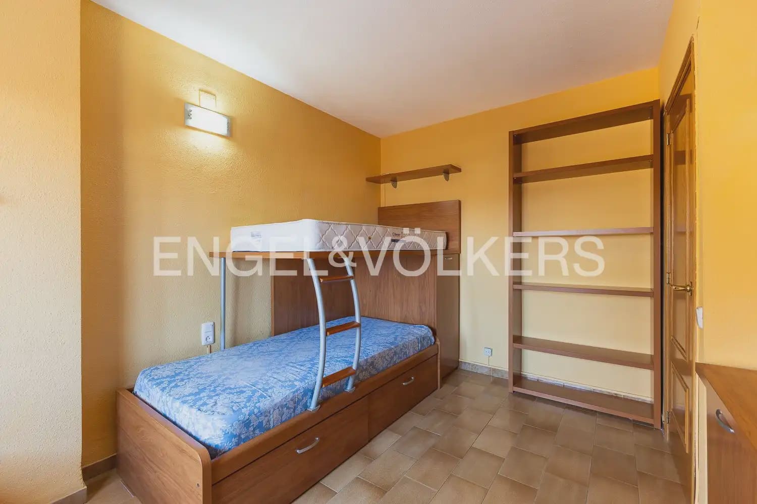5 bedroom Villa for rent in Cullera with garage - € 2,000 (Ref: 9898344)
