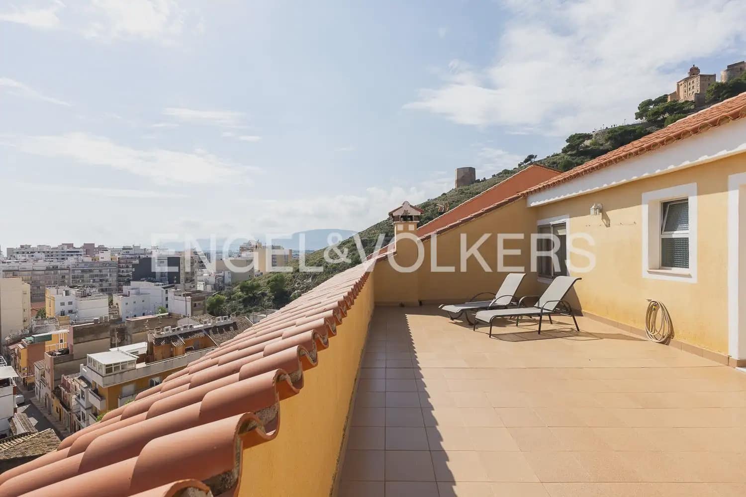 5 bedroom Villa for rent in Cullera with garage - € 2,000 (Ref: 9898344)