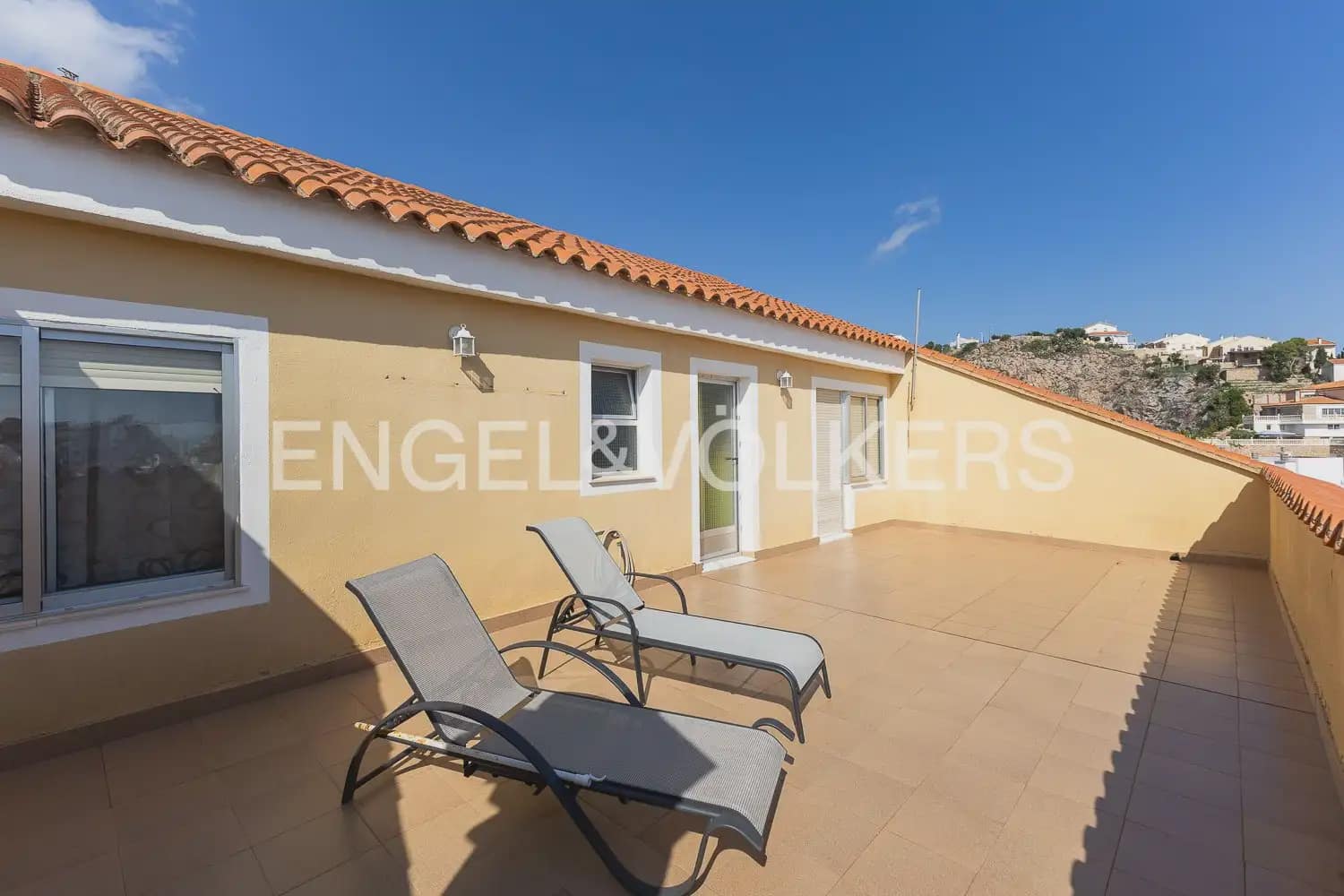 5 bedroom Villa for rent in Cullera with garage - € 2,000 (Ref: 9898344)