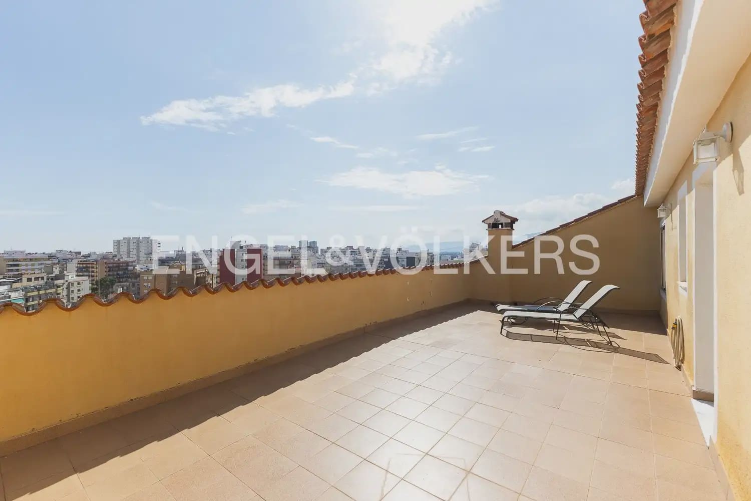 5 bedroom Villa for rent in Cullera with garage - € 2,000 (Ref: 9898344)