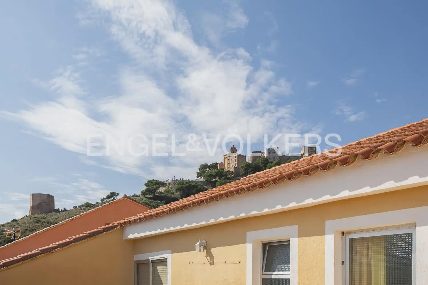 5 bedroom Villa for rent in Cullera with garage - € 2,000 (Ref: 9898344)