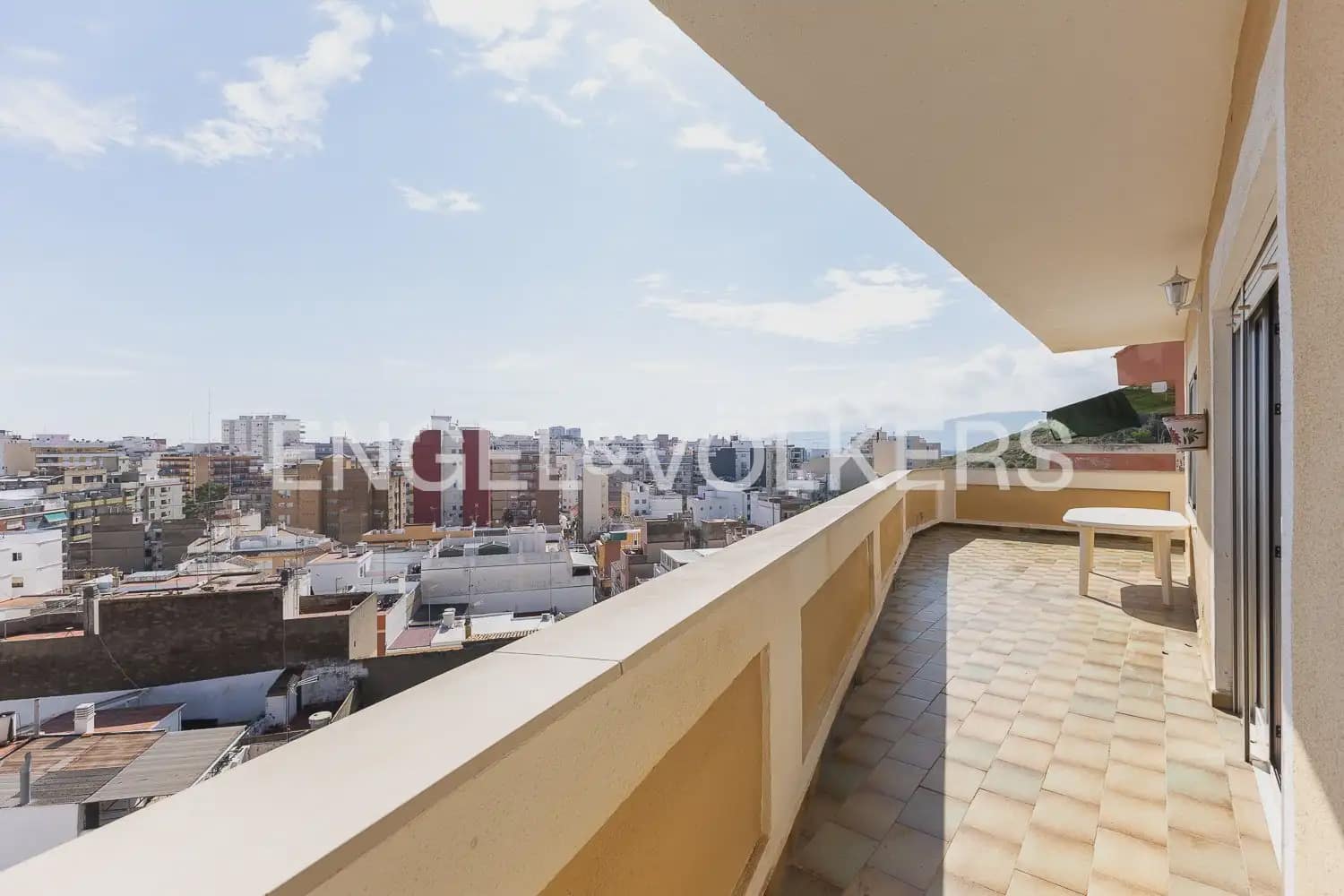 5 bedroom Villa for rent in Cullera with garage - € 2,000 (Ref: 9898344)