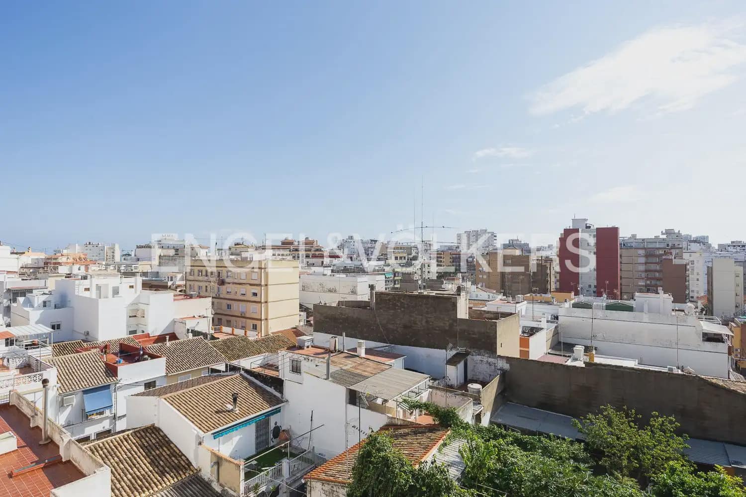 5 bedroom Villa for rent in Cullera with garage - € 2,000 (Ref: 9898344)