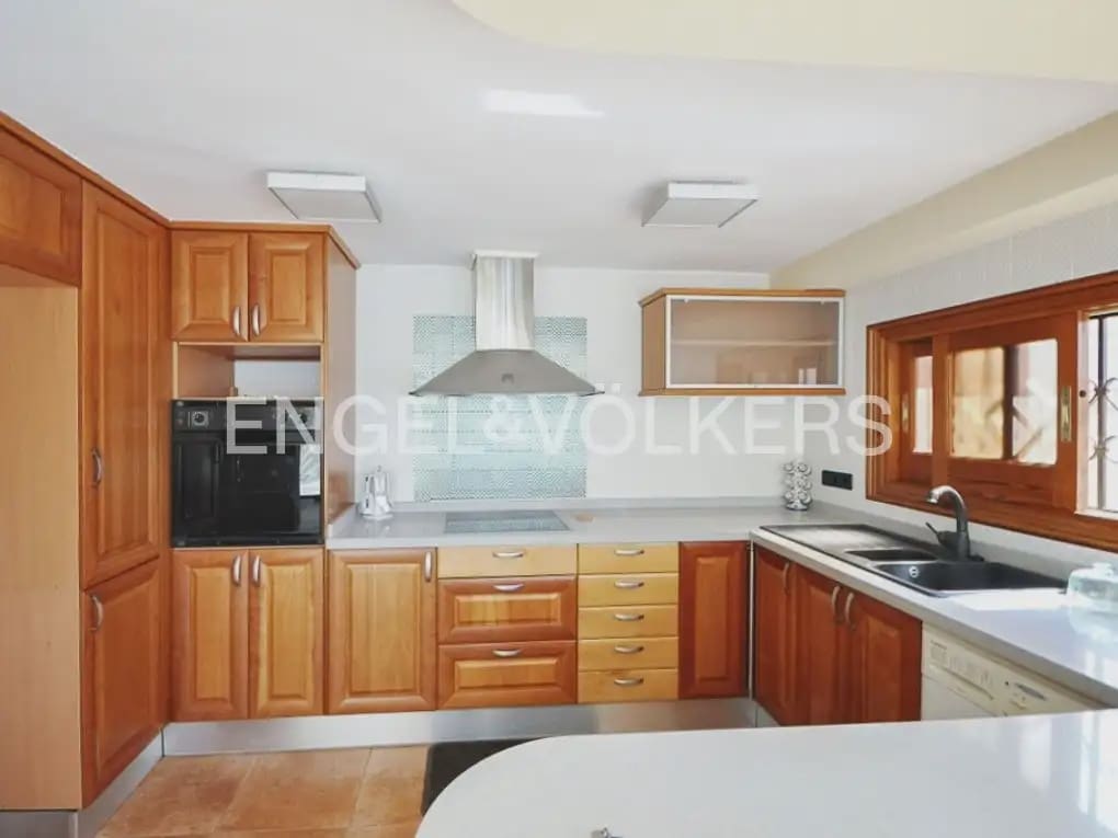 4 sovrum Villa att hyra i La Pobla de Farnals med pool garage - 4 500 € (Ref: 9898345)