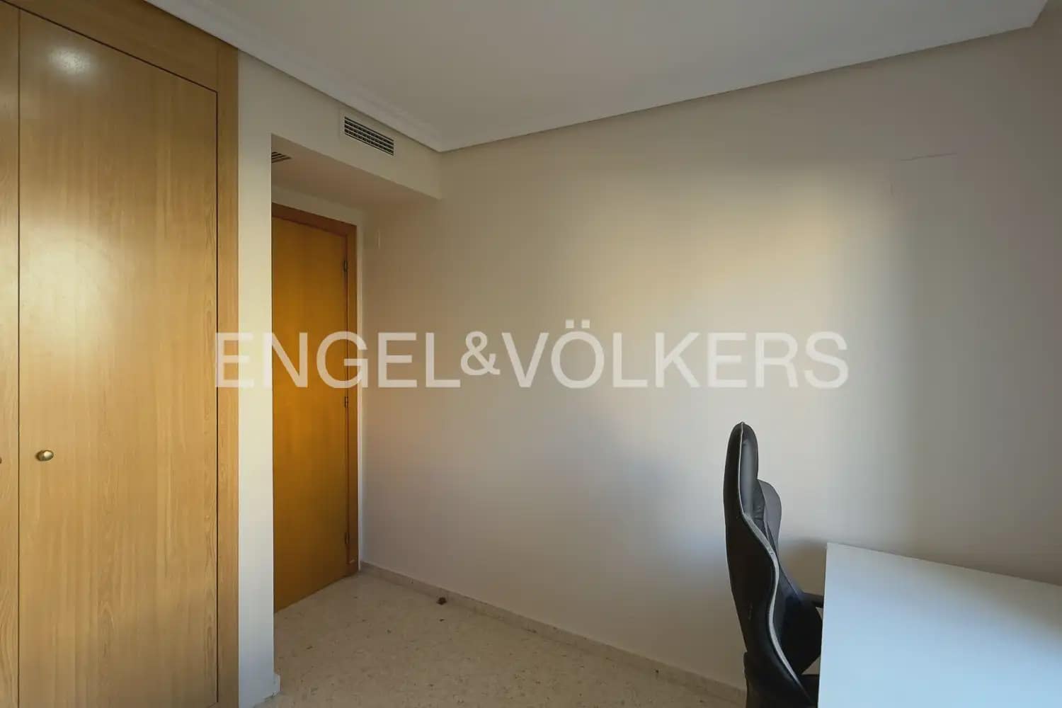 2 soveværelse Lejlighed til leje i Valencia by med garage - € 1.400 (Ref: 9902059)