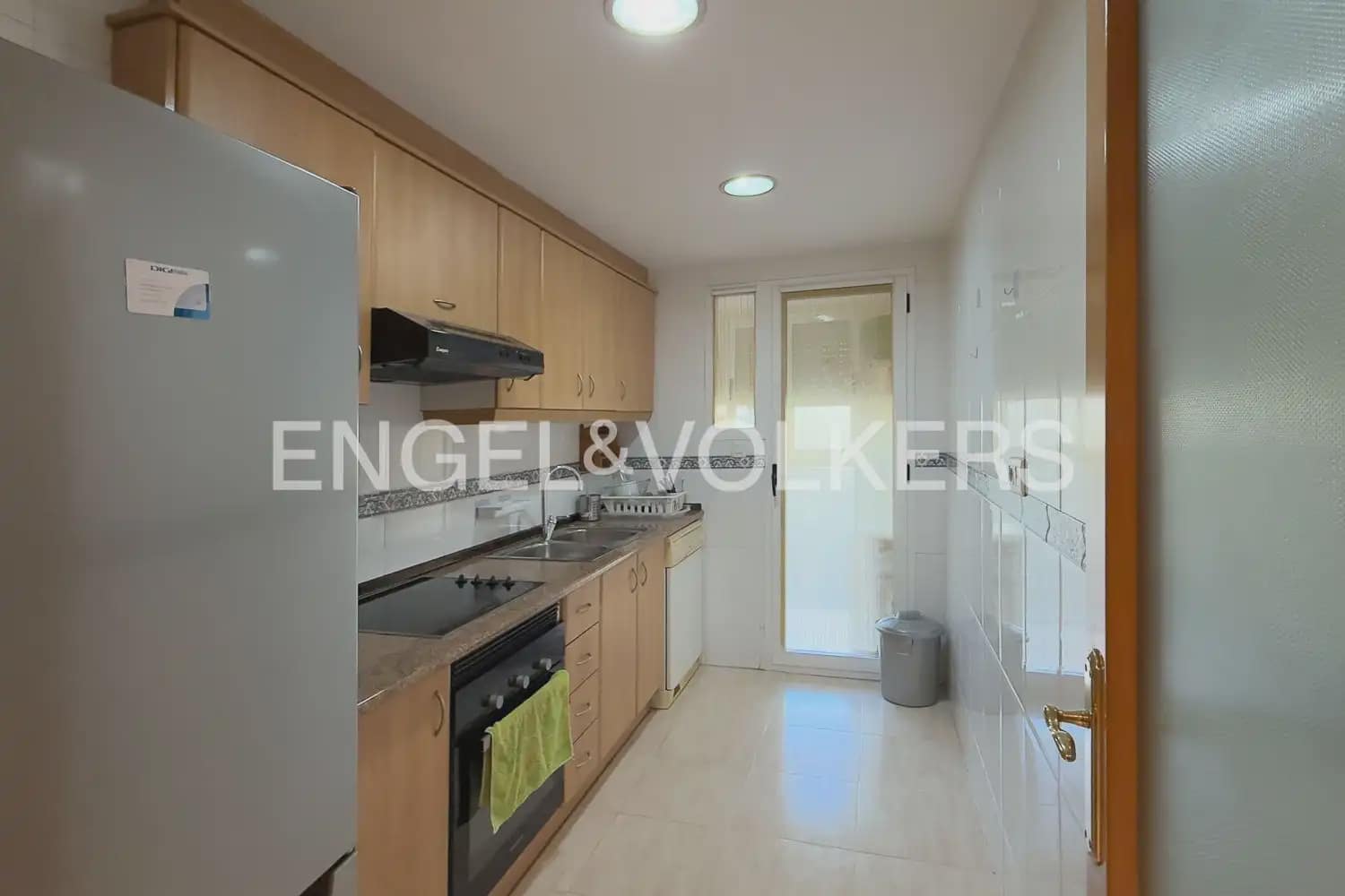 2 soveværelse Lejlighed til leje i Valencia by med garage - € 1.400 (Ref: 9902059)