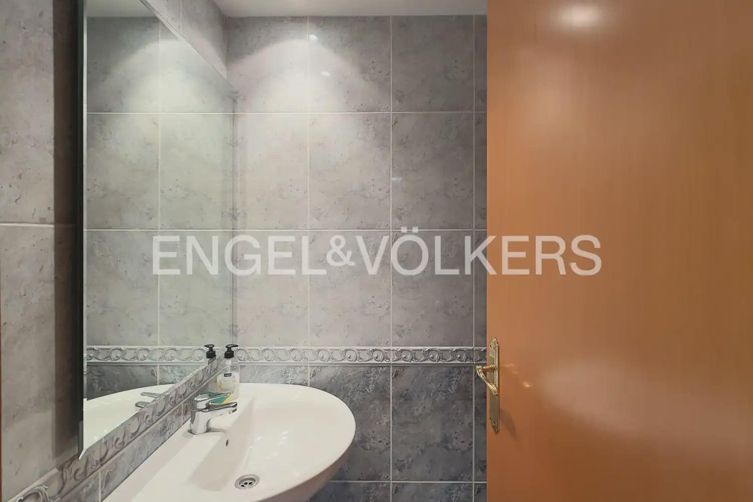 2 soveværelse Lejlighed til leje i Valencia by med garage - € 1.400 (Ref: 9902059)