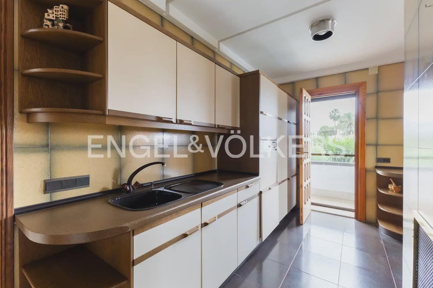 7 sovrum Villa till salu i Chiva med pool garage - 985 000 € (Ref: 9902167)
