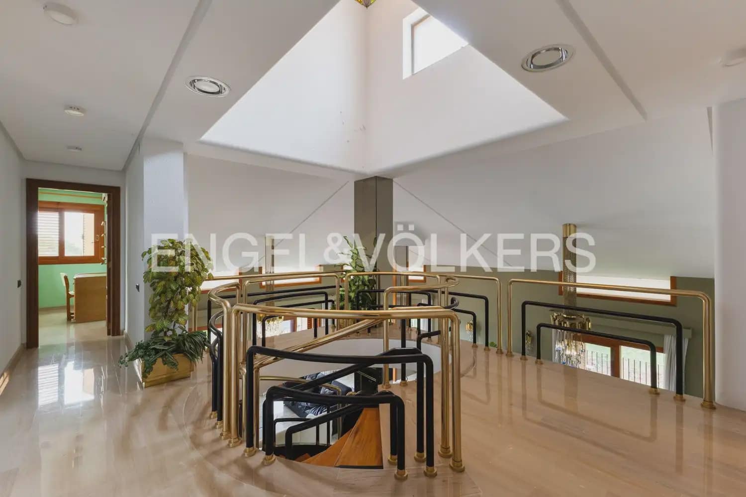 7 sovrum Villa till salu i Chiva med pool garage - 985 000 € (Ref: 9902167)