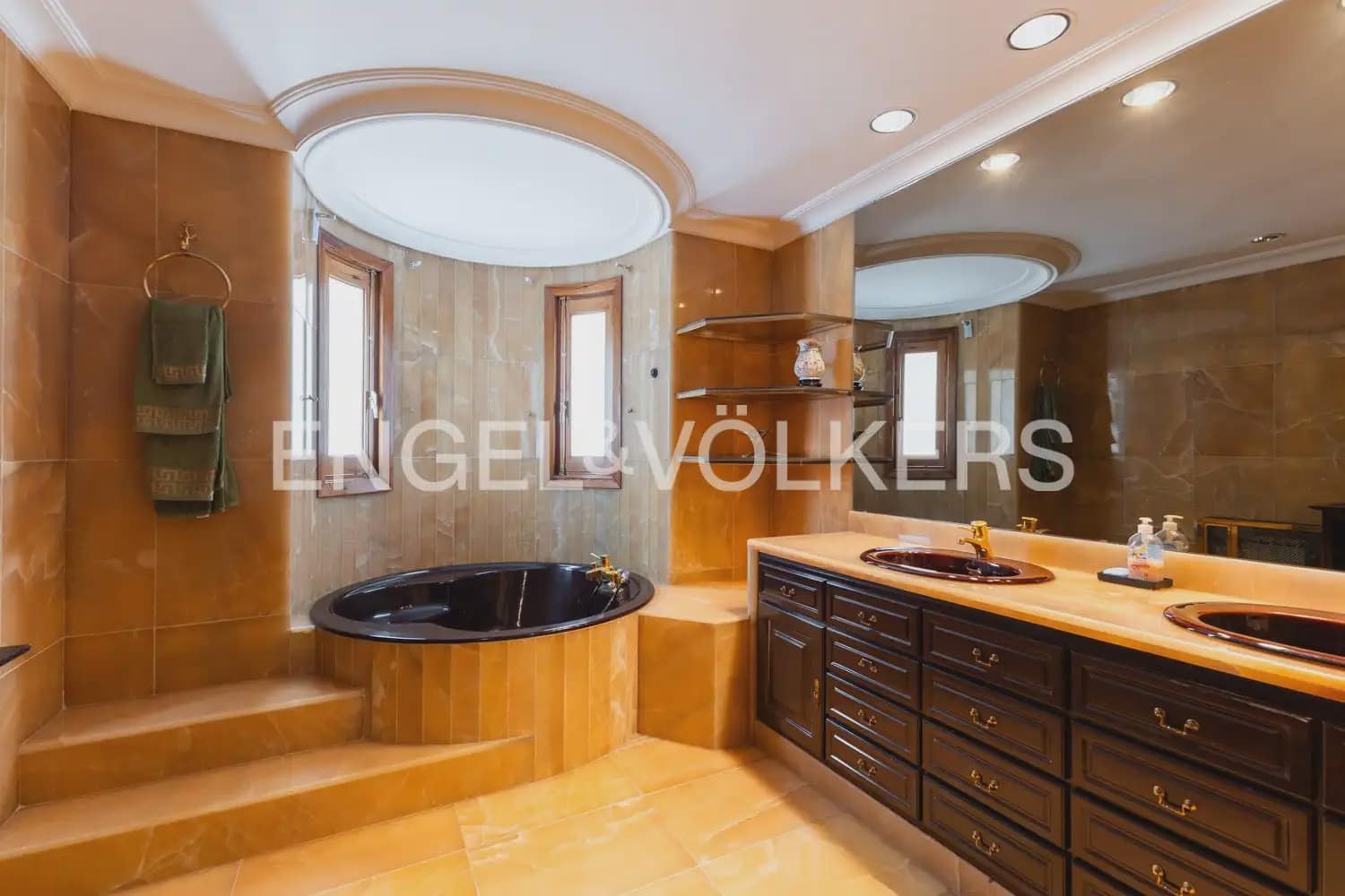 7 sovrum Villa till salu i Chiva med pool garage - 985 000 € (Ref: 9902167)