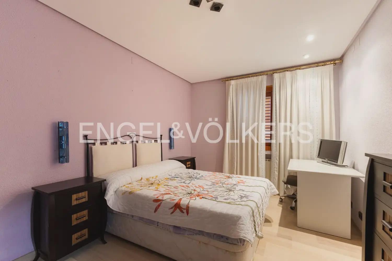 7 sovrum Villa till salu i Chiva med pool garage - 985 000 € (Ref: 9902167)