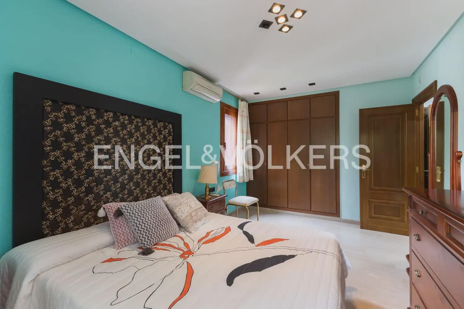 7 sovrum Villa till salu i Chiva med pool garage - 985 000 € (Ref: 9902167)