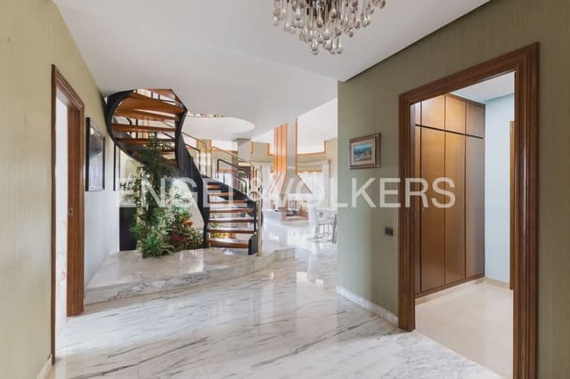 7 sovrum Villa till salu i Chiva med pool garage - 985 000 € (Ref: 9902167)
