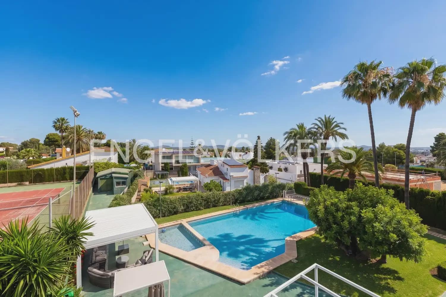 7 sovrum Villa till salu i Chiva med pool garage - 985 000 € (Ref: 9902167)
