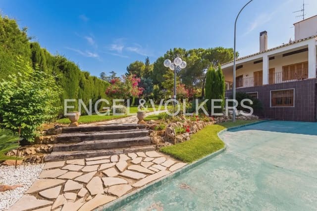 7 sovrum Villa till salu i Chiva med pool garage - 985 000 € (Ref: 9902167)
