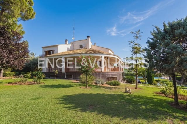 7 sovrum Villa till salu i Chiva med pool garage - 985 000 € (Ref: 9902167)