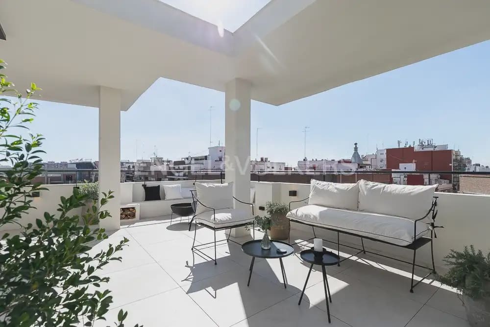 2 sypialnia Penthouse do wynajęcia w Miasto Walencja - 2 500 € (Ref: 9902173)