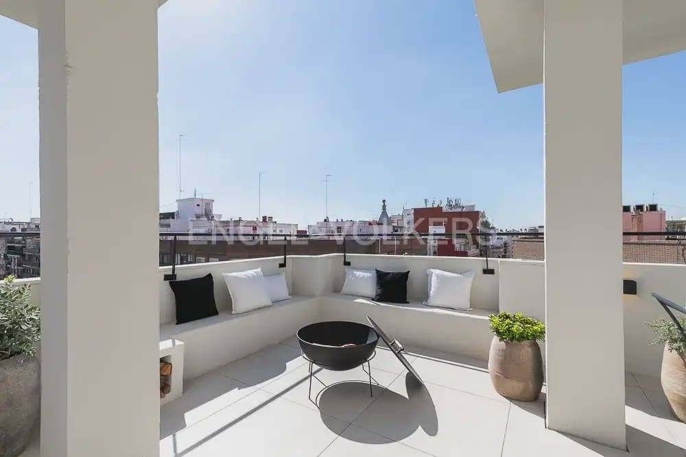 2 sypialnia Penthouse do wynajęcia w Miasto Walencja - 2 500 € (Ref: 9902173)