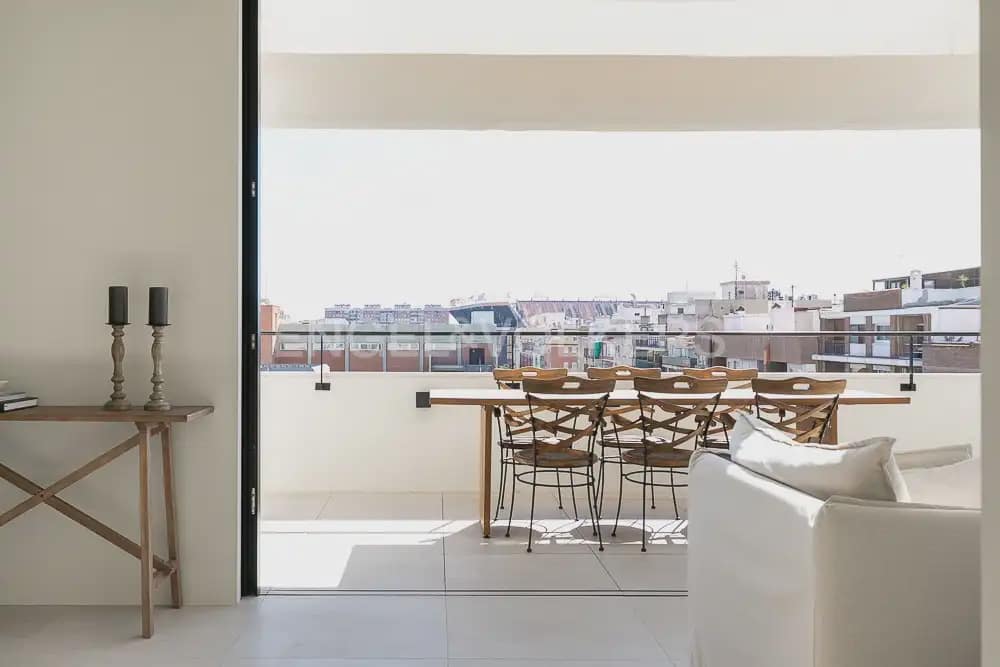 2 sypialnia Penthouse do wynajęcia w Miasto Walencja - 2 500 € (Ref: 9902173)