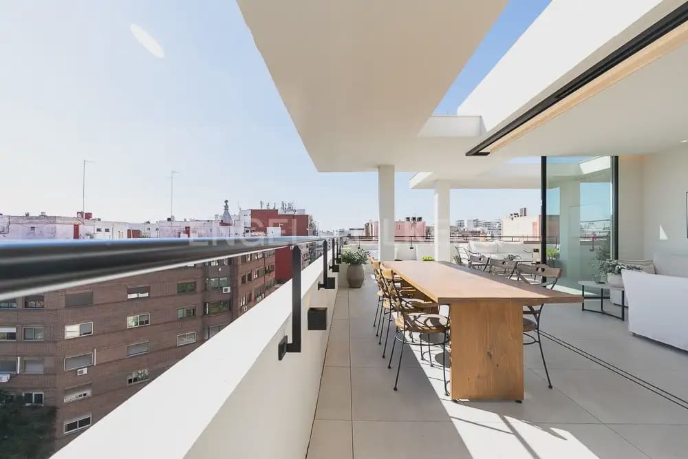 2 sypialnia Penthouse do wynajęcia w Miasto Walencja - 2 500 € (Ref: 9902173)