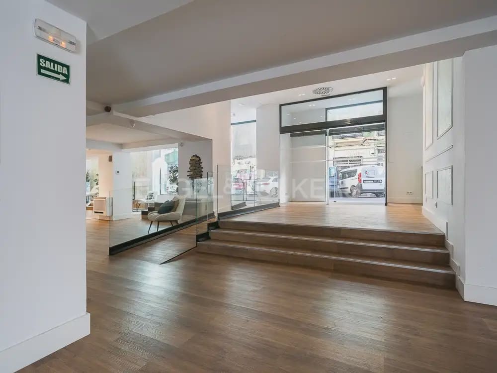 2 quarto Apartamento para arrendar em Valencia cidade com piscina garagem - 1 850 € (Ref: 9902392)