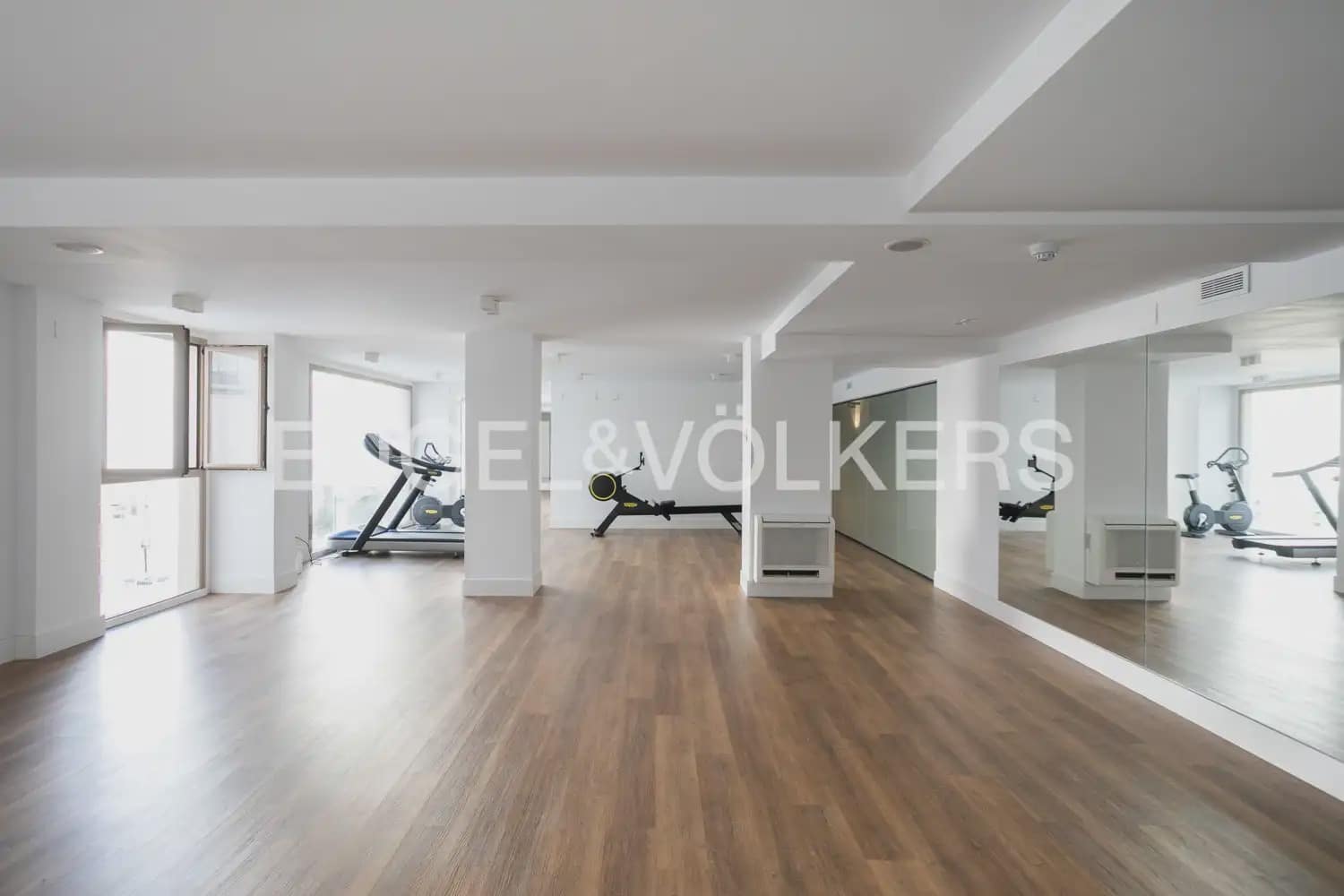 Piso de 1 habitación en València ciudad en alquiler con piscina garaje - 1.495 € (Ref: 9902393)