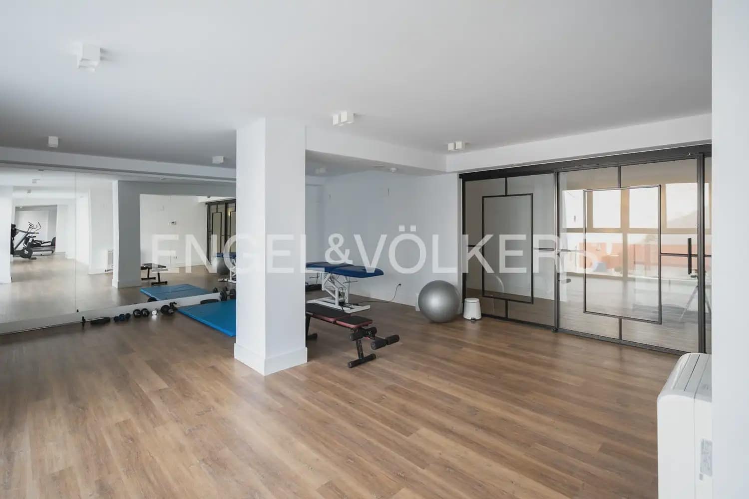 Piso de 1 habitación en València ciudad en alquiler con piscina garaje - 1.495 € (Ref: 9902393)