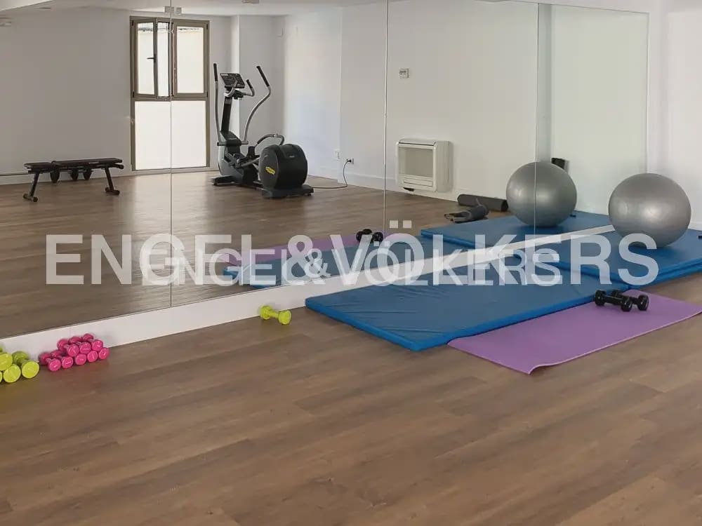 Piso de 1 habitación en València ciudad en alquiler con piscina garaje - 1.800 € (Ref: 9902394)