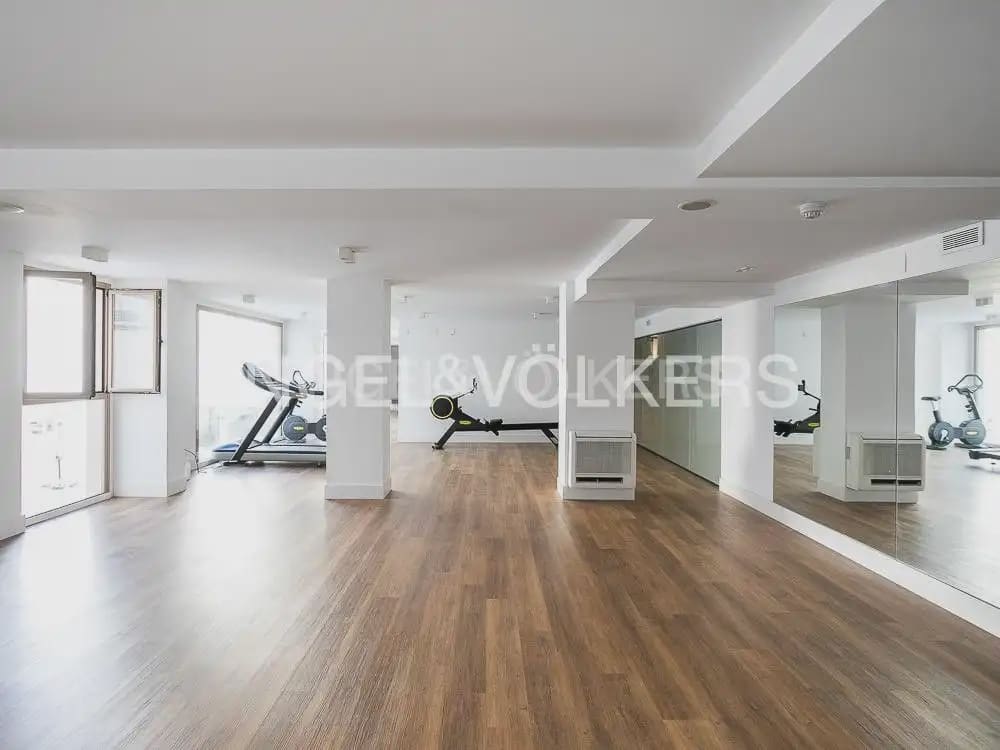Piso de 1 habitación en València ciudad en alquiler con piscina garaje - 1.800 € (Ref: 9902394)