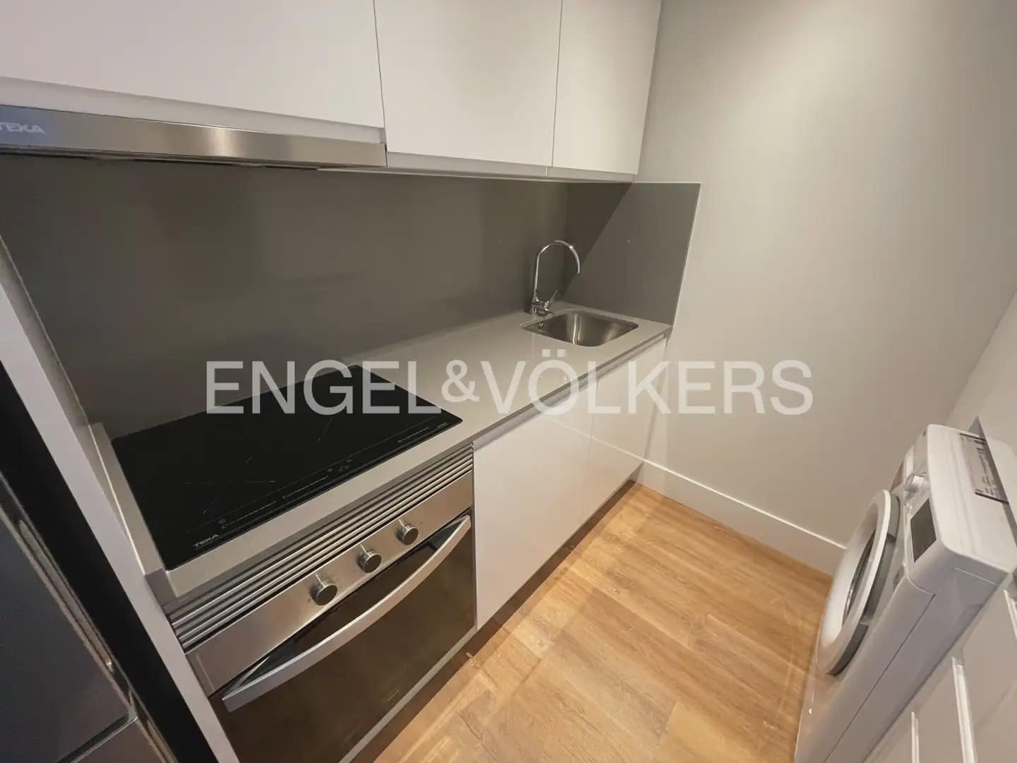 Piso de 1 habitación en València ciudad en alquiler con piscina garaje - 1.800 € (Ref: 9902394)