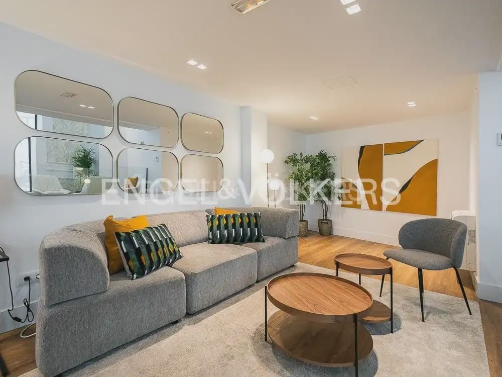 Piso de 1 habitación en València ciudad en alquiler con piscina garaje - 1.800 € (Ref: 9902394)