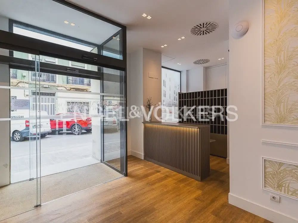Piso de 1 habitación en València ciudad en alquiler con piscina garaje - 1.800 € (Ref: 9902394)
