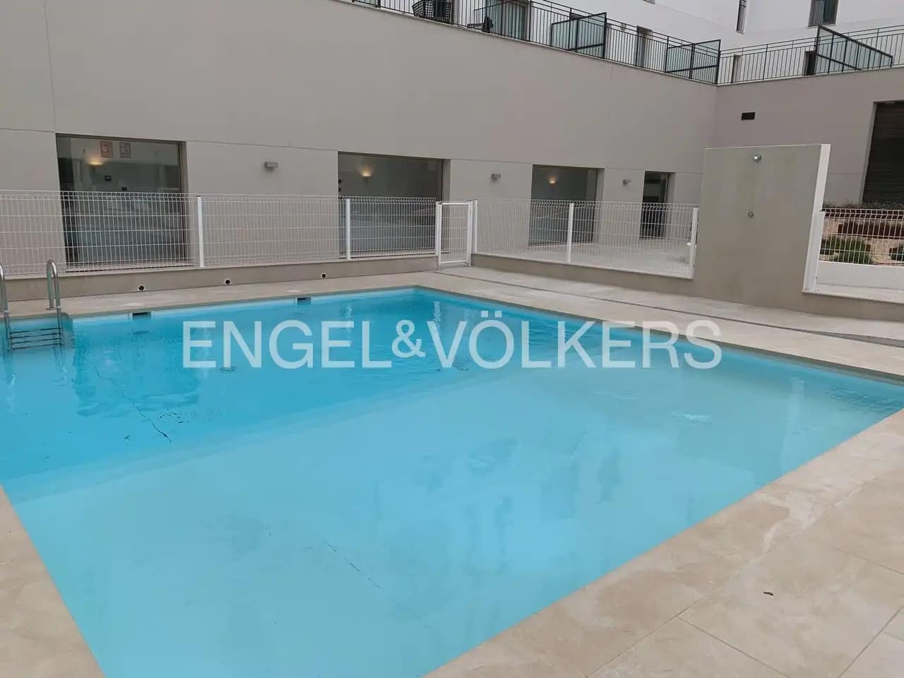 Piso de 1 habitación en València ciudad en alquiler con piscina garaje - 1.800 € (Ref: 9902394)