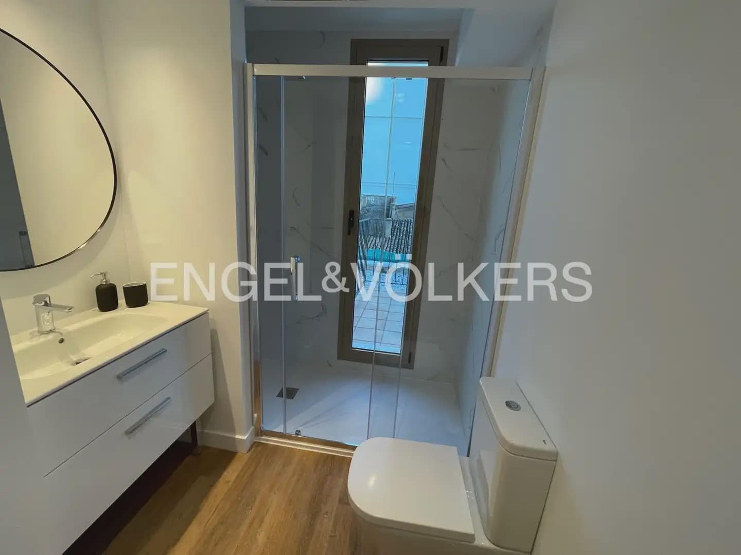 Piso de 1 habitación en València ciudad en alquiler con piscina garaje - 1.800 € (Ref: 9902394)