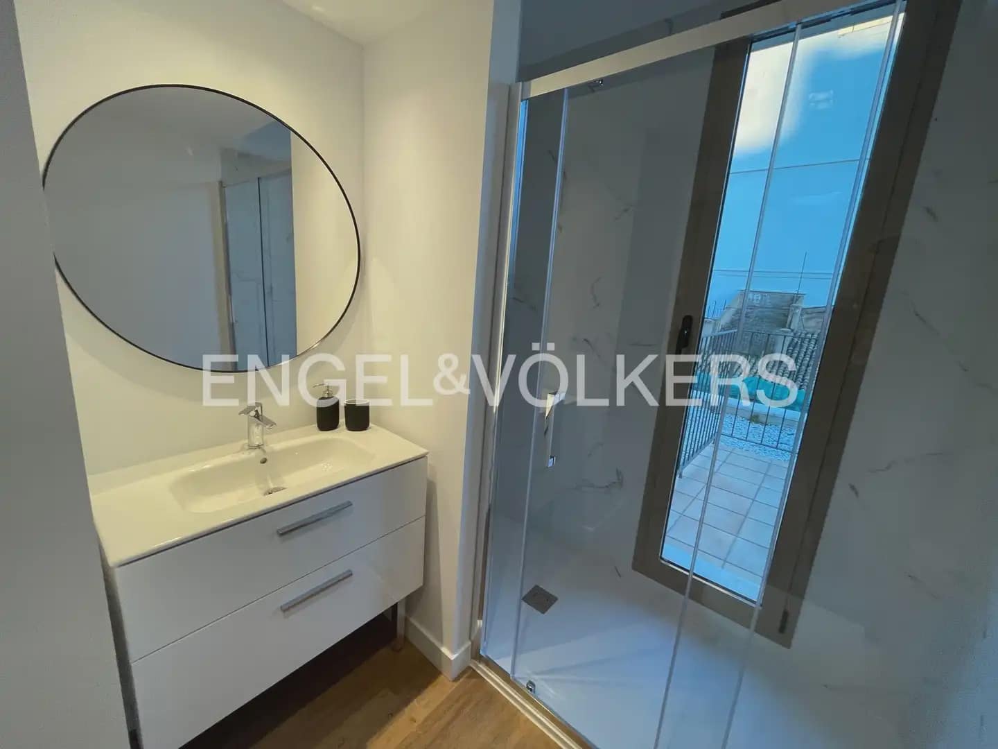 Piso de 1 habitación en València ciudad en alquiler con piscina garaje - 1.800 € (Ref: 9902394)