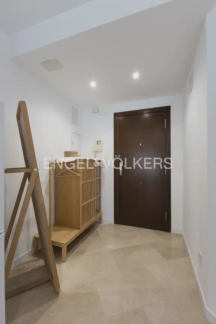 1 slaapkamer Flat te huur in Valencia stad met garage - € 1.500 (Ref: 9902585)