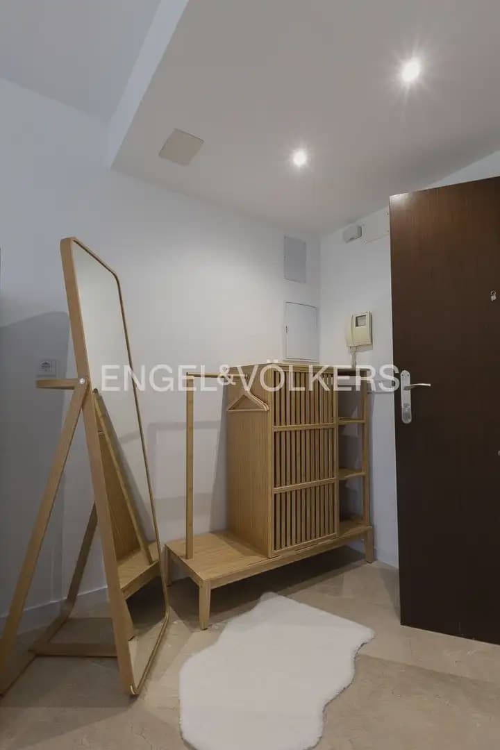 1 slaapkamer Flat te huur in Valencia stad met garage - € 1.500 (Ref: 9902585)