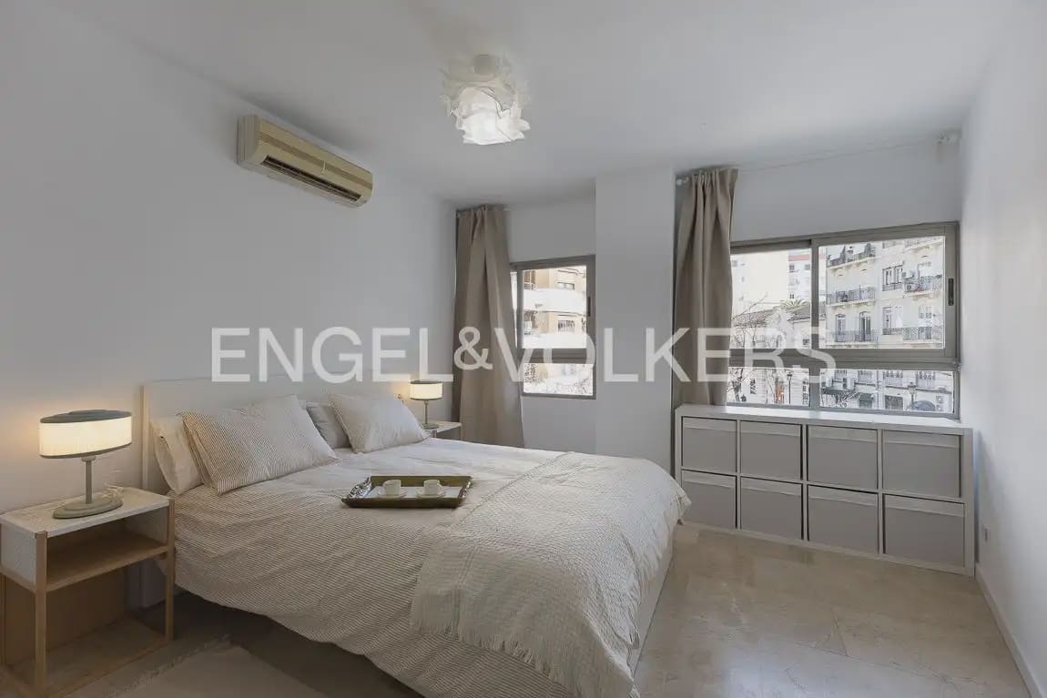 1 slaapkamer Flat te huur in Valencia stad met garage - € 1.500 (Ref: 9902585)